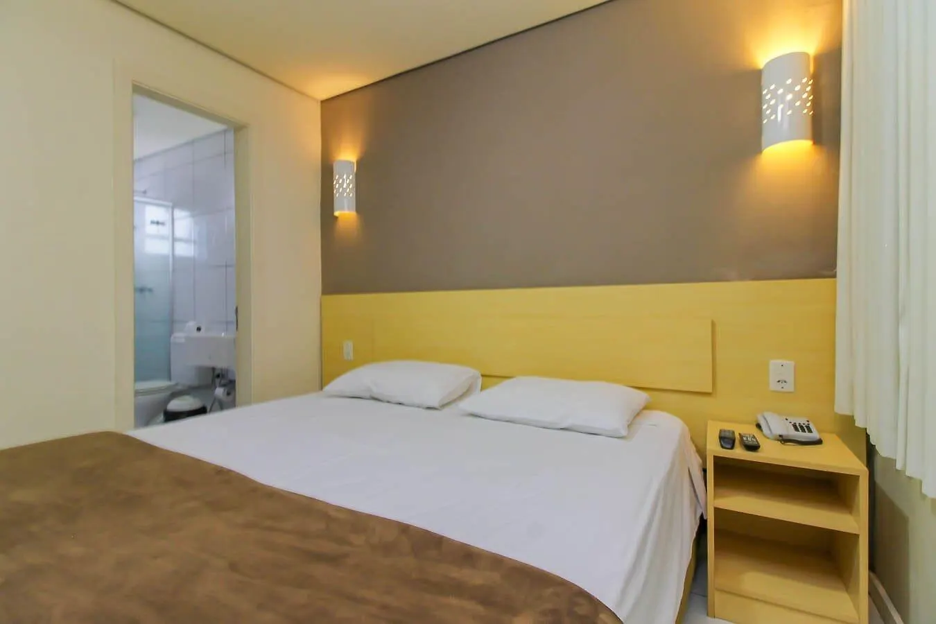 Hotel Coral Express, Proximo A Escola Duque De Caxias , Coronel Afonso Massot ,Padre Reus E As Provas Do Mp Porto Alegre Brasile