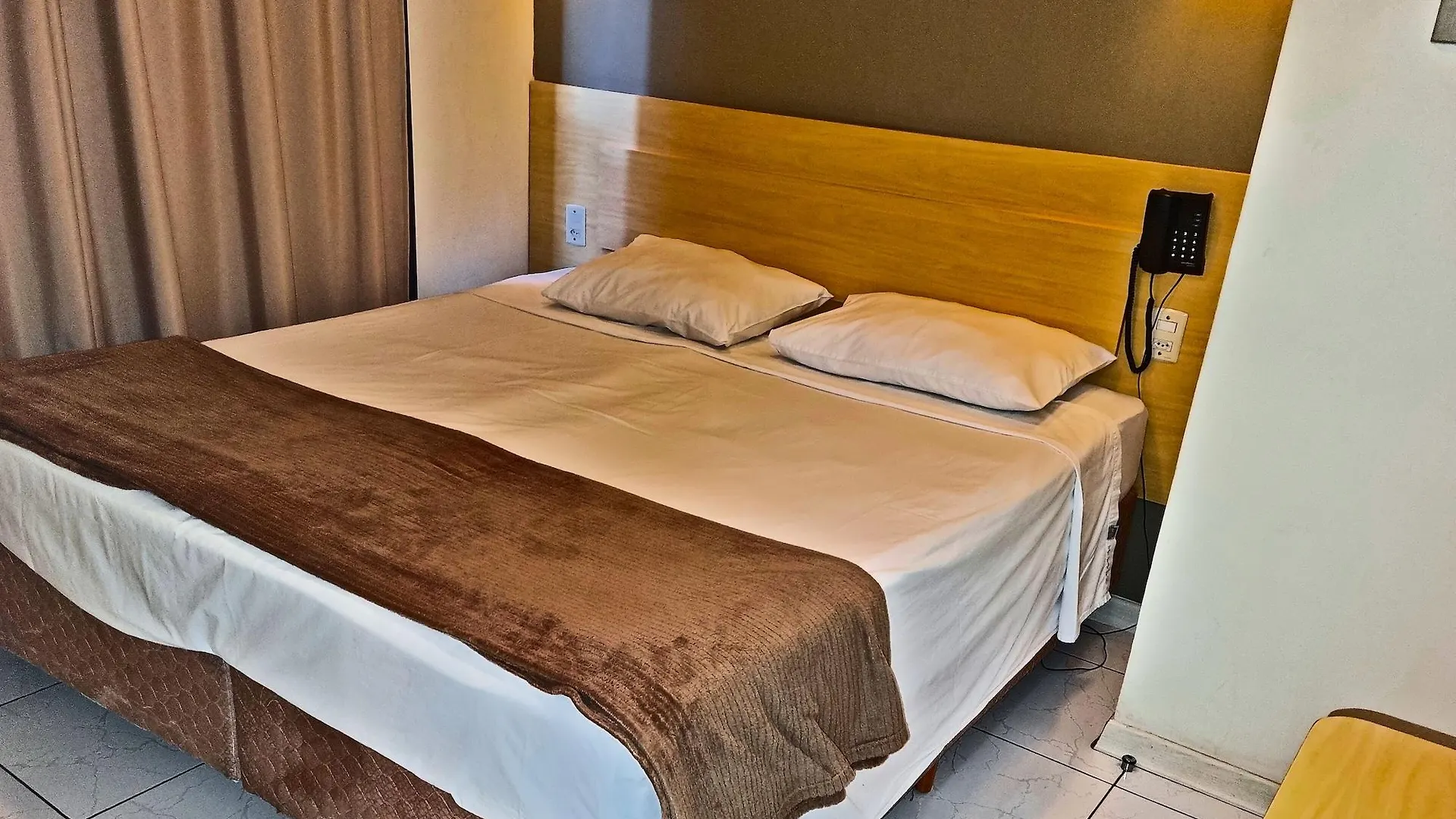 Hotel Coral Express, Proximo A Escola Duque De Caxias , Coronel Afonso Massot ,Padre Reus E As Provas Do Mp Porto Alegre