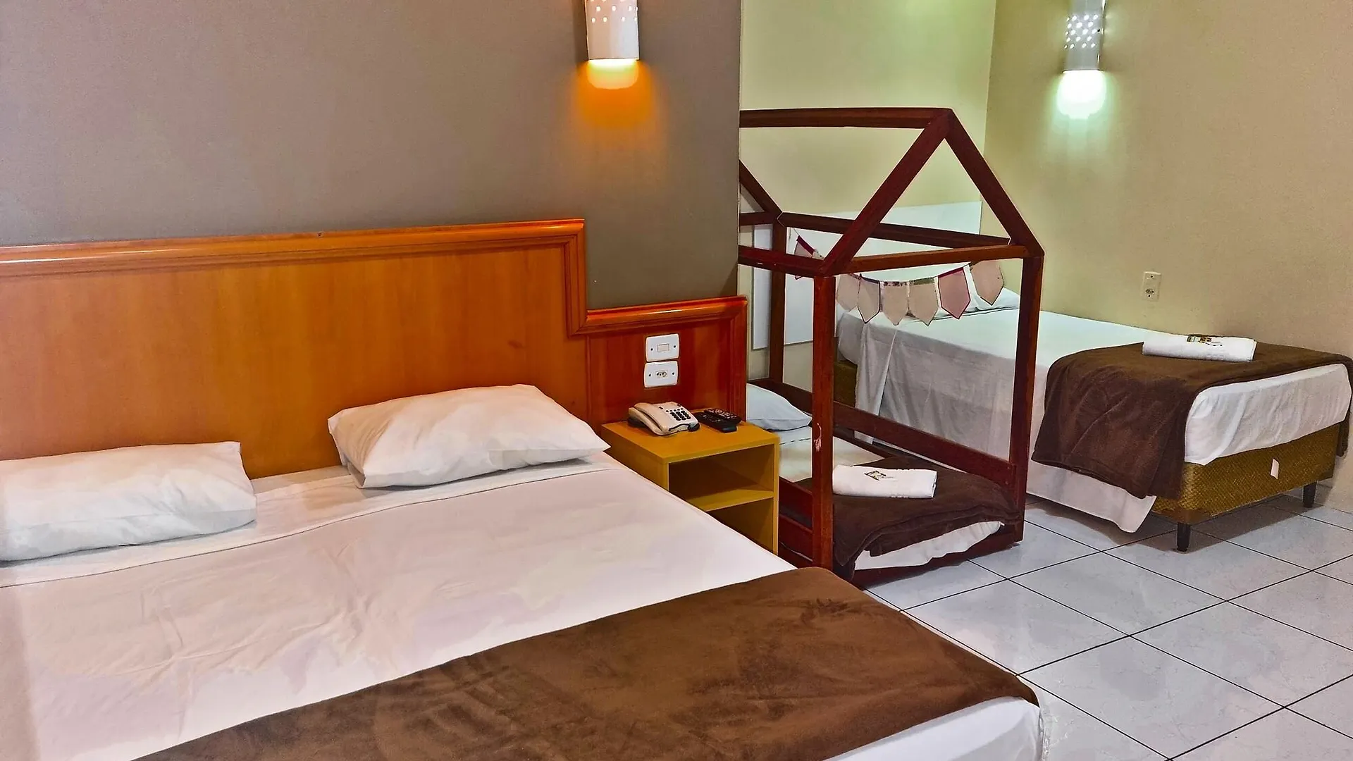 Hotel Coral Express, Proximo A Escola Duque De Caxias , Coronel Afonso Massot ,Padre Reus E As Provas Do Mp Porto Alegre