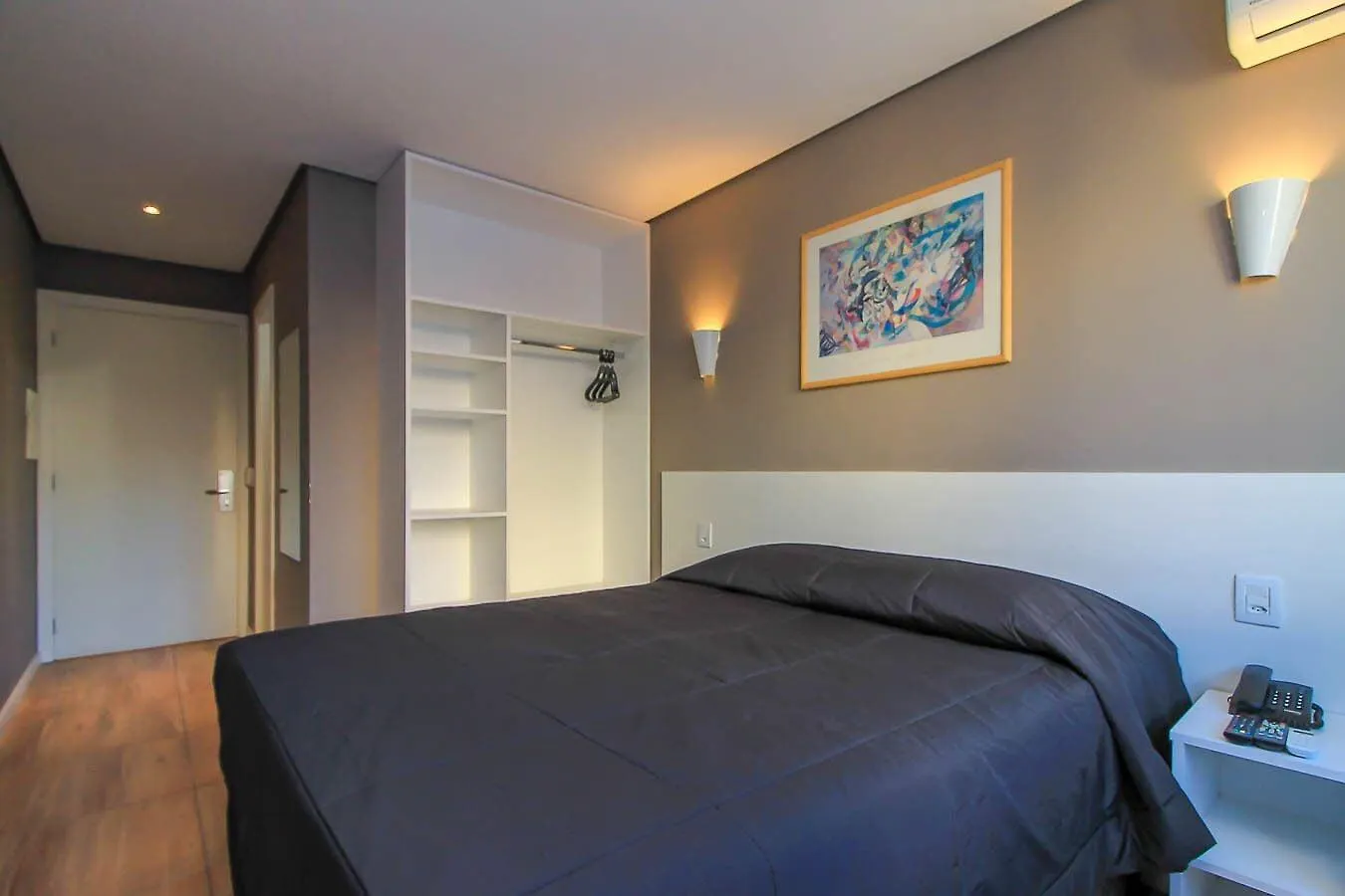 Hotel Coral Express, Proximo A Escola Duque De Caxias , Coronel Afonso Massot ,Padre Reus E As Provas Do Mp Porto Alegre