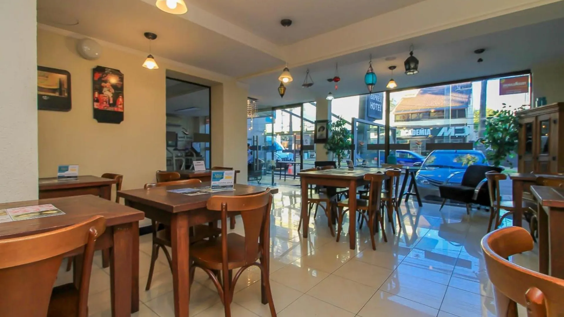 Hotel Coral Express, Proximo A Escola Duque De Caxias , Coronel Afonso Massot ,Padre Reus E As Provas Do Mp Porto Alegre