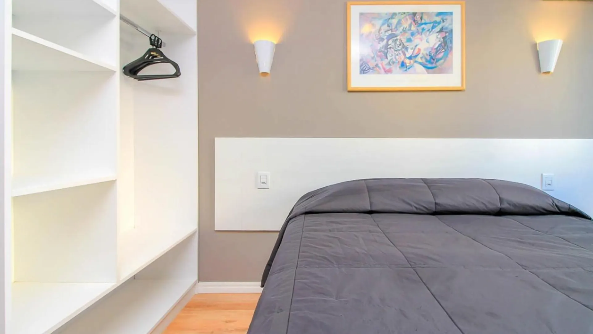 ***  Hotel Coral Express, Proximo A Escola Duque De Caxias , Coronel Afonso Massot ,Padre Reus E As Provas Do Mp Porto Alegre Brasile