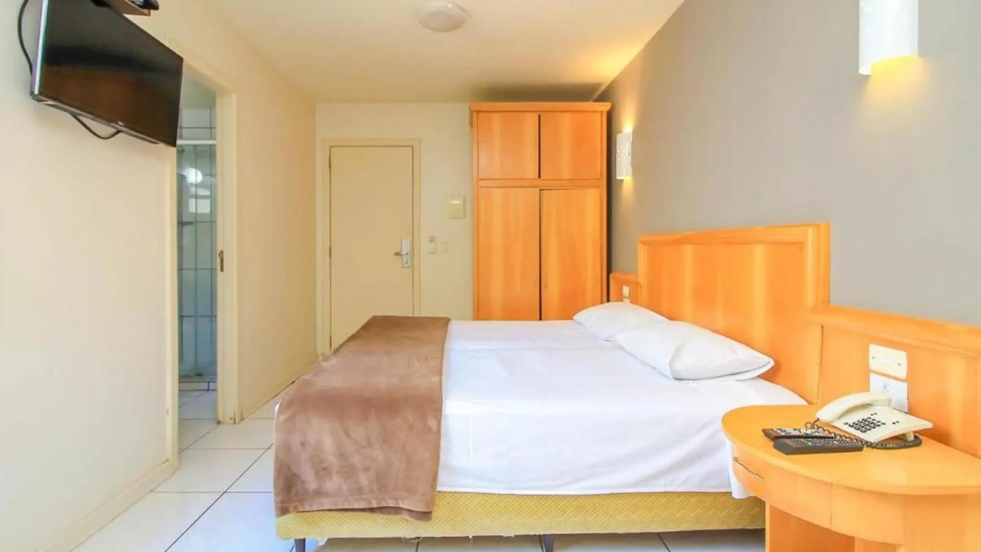 Hotel Coral Express, Proximo A Escola Duque De Caxias , Coronel Afonso Massot ,Padre Reus E As Provas Do Mp Porto Alegre