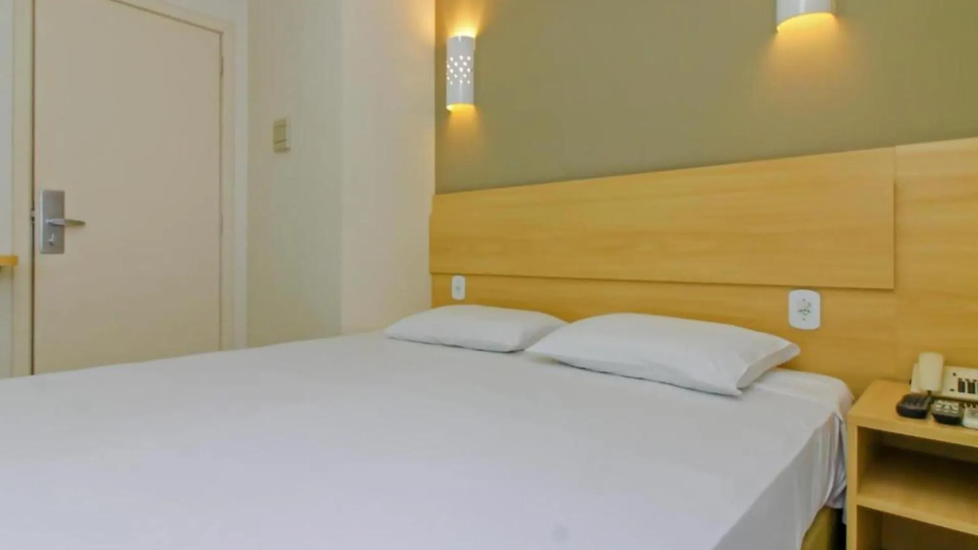 Hotel Coral Express, Proximo A Escola Duque De Caxias , Coronel Afonso Massot ,Padre Reus E As Provas Do Mp Porto Alegre