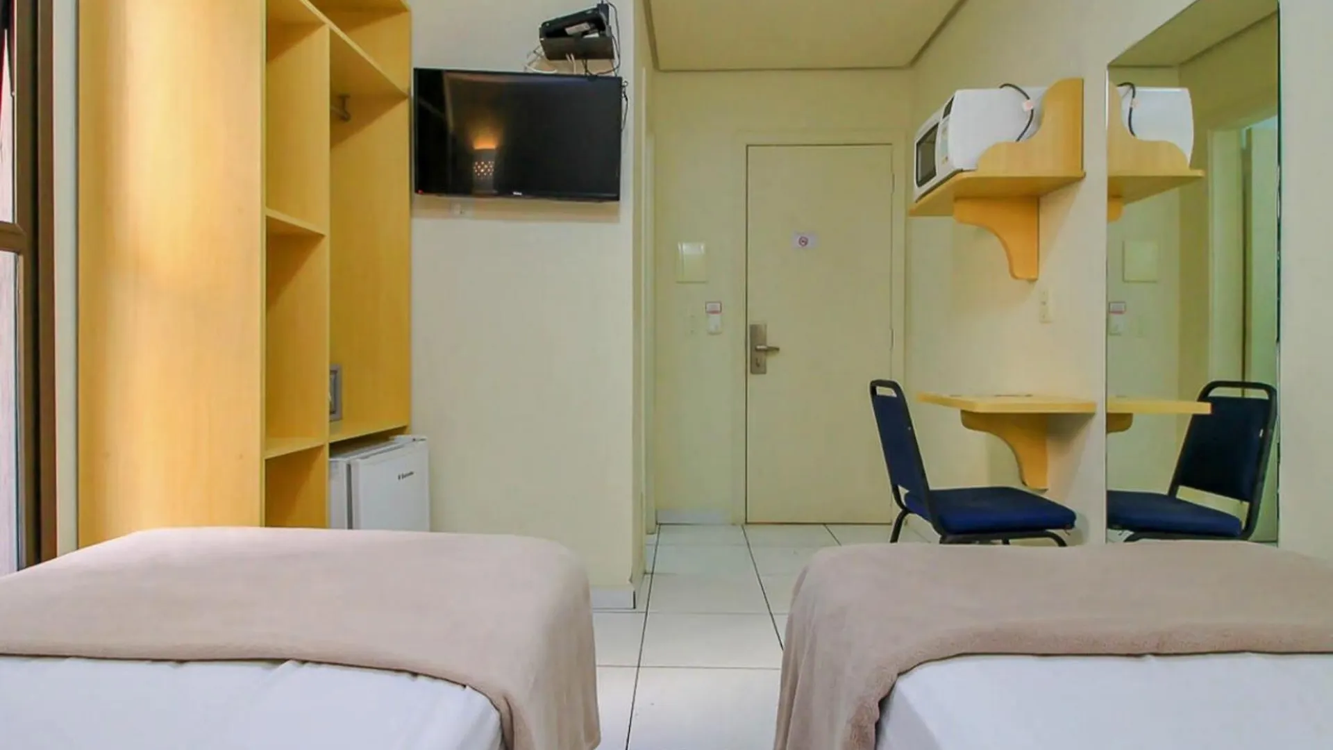 Hotel Coral Express, Proximo A Escola Duque De Caxias , Coronel Afonso Massot ,Padre Reus E As Provas Do Mp Porto Alegre