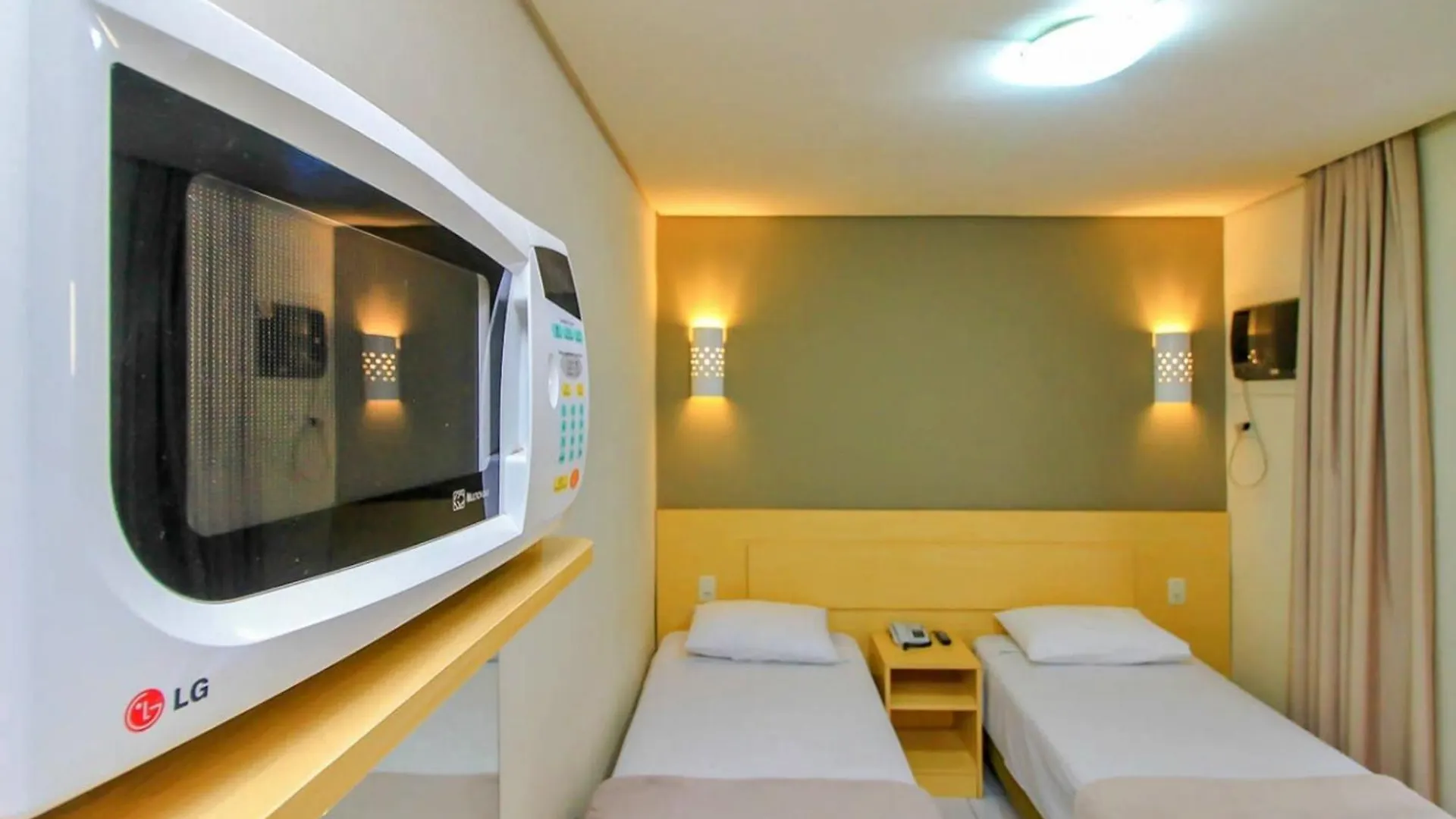 ***  Hotel Coral Express, Proximo A Escola Duque De Caxias , Coronel Afonso Massot ,Padre Reus E As Provas Do Mp Porto Alegre Brasile