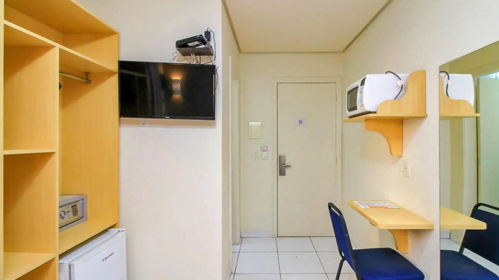 Hotel Coral Express, Proximo A Escola Duque De Caxias , Coronel Afonso Massot ,Padre Reus E As Provas Do Mp Porto Alegre 3*,