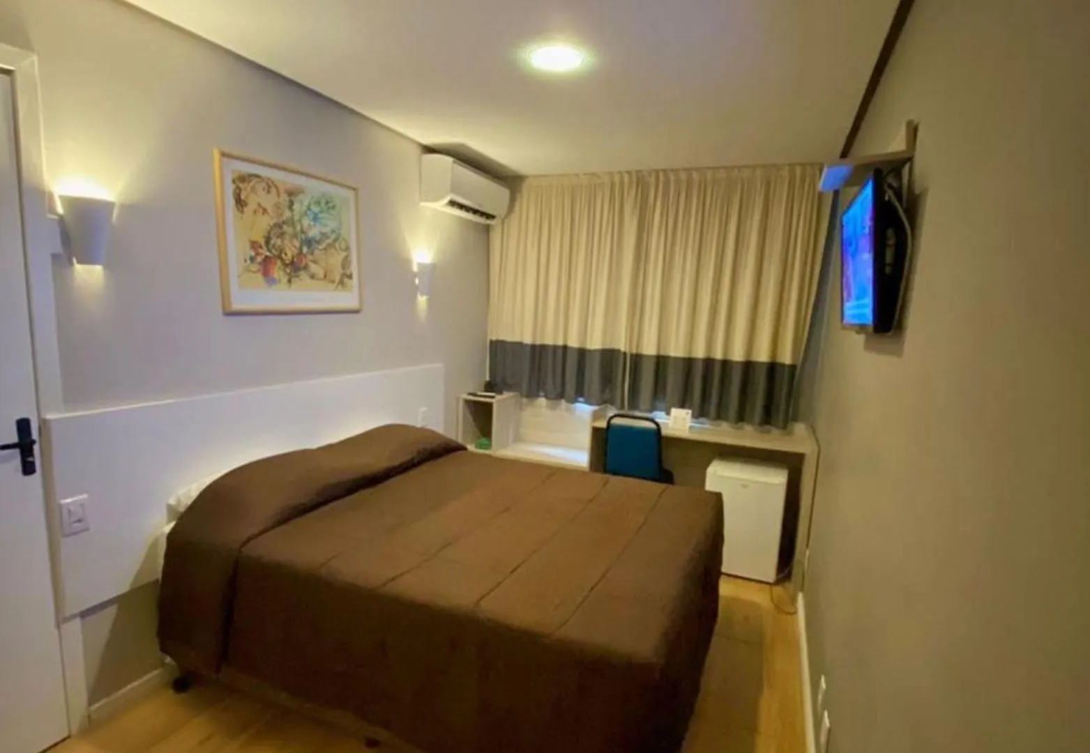 Hotel Coral Express, Proximo A Escola Duque De Caxias , Coronel Afonso Massot ,Padre Reus E As Provas Do Mp Porto Alegre